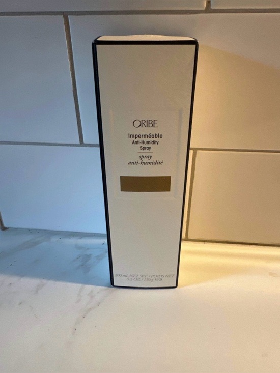 Oribe Other - Oribe Anti-Humidity Spray — White & Gold Accents